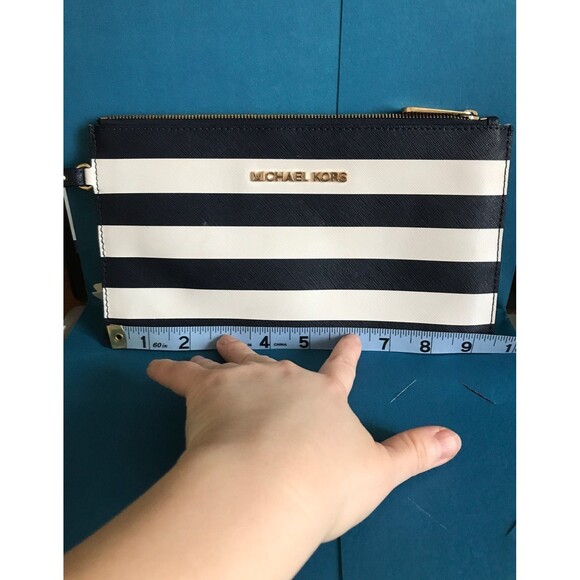 Michael Kors striped clutch - Picture 9 of 10